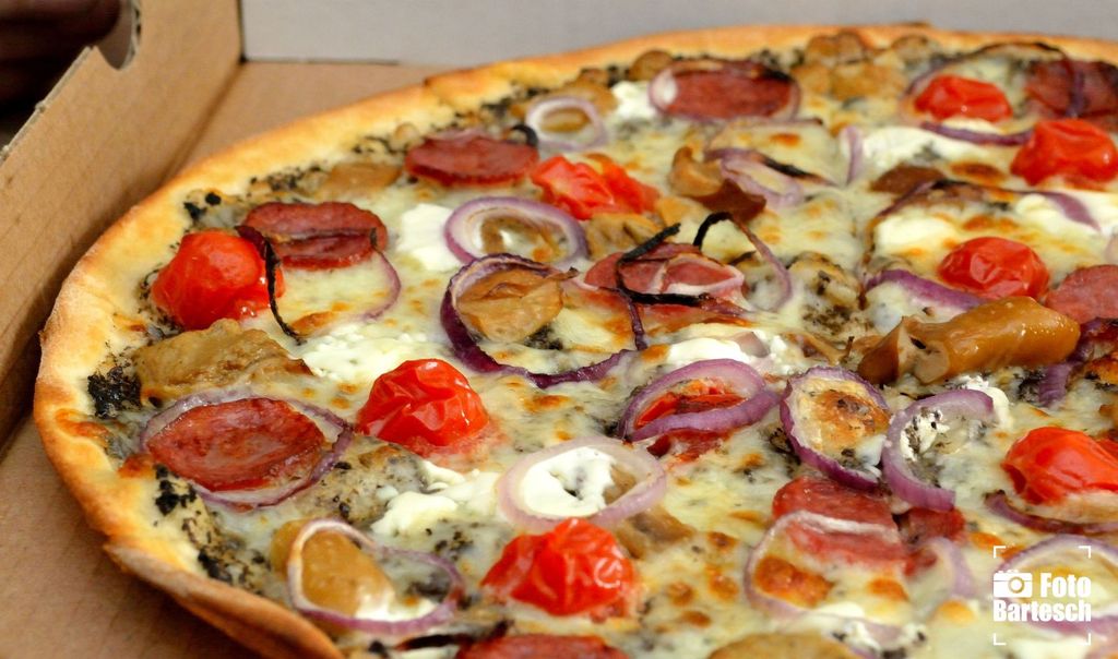 Pizza Tartufo cu cremă de trufe